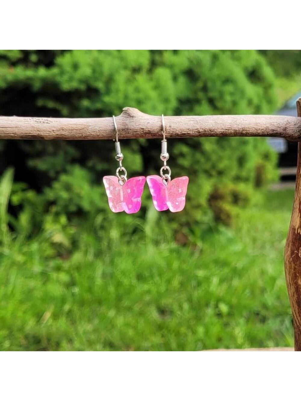 Pink butterfly earrings. 🦋 💗